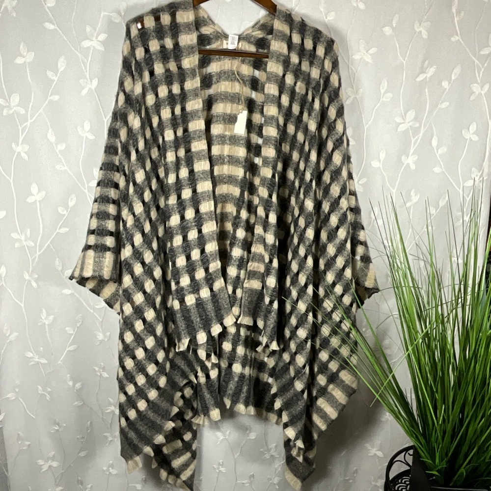 World Market Wrap. Black and Cream Knitwear Cashmere feel